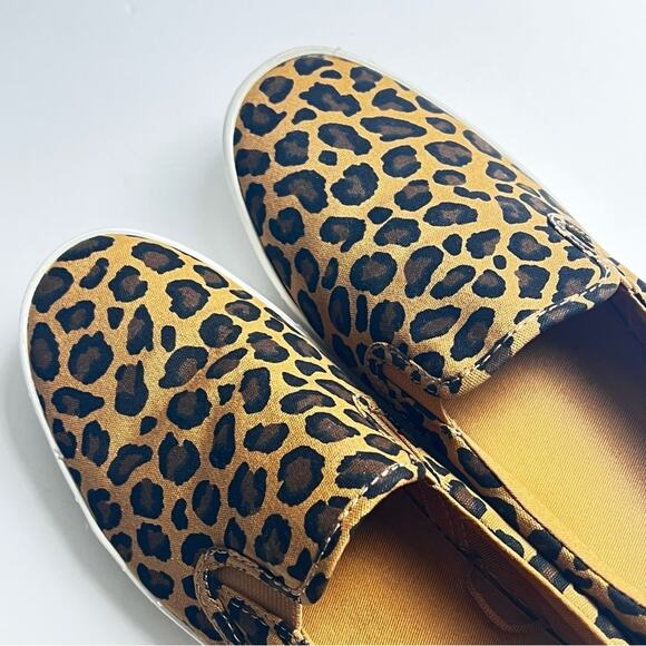 Old Navy Women's Slip On Canvas Animal Print Style Sneakers Sz 8 - Picture 4 of 9